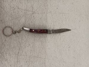 lot 21714 image: MHSCutlery Damascus Steel Folding Pocket Knife w Keychain, 5 Inch