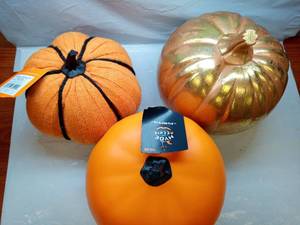 lot 2114 image: Hyde EEK Pumpkin  Decorative Set 3 Pieces - Retail $20