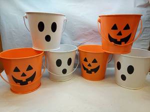 lot 2117 image: Halloween Treat Metal Buckets 6-Piece Set Orange Pumpkin & White Ghost  - Retail $18