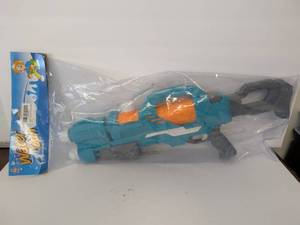 lot 8007 image: BIEZIAYA Water Gun for Kids Adults Super Water Blaster Soaker Squirt Gun