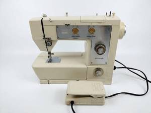 lot 63641 image: Montgomery Ward UHT J1460 Sewing Machine