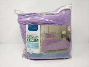 lot 63694 image: Interiors by Design Twin Complete Bedding Set - 5 Piece