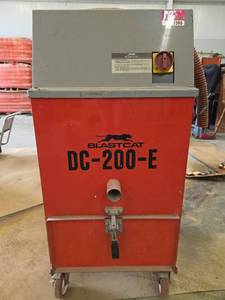 lot 1390 image: Blastcat Dust Collection System  Model DC-200-E
