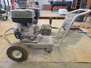 lot 1392 image: Mi-T-M Corp High Pressure Pump Washer  Model CA40048MHB