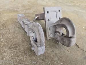 lot 19572 image: (2) Pintle Hooks&nbsp