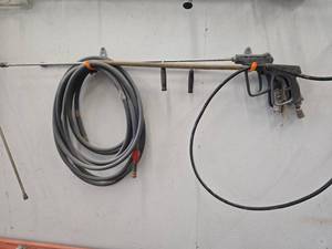 lot 19580 image: Airless Paint Spray Gun with Hoses and Accessories