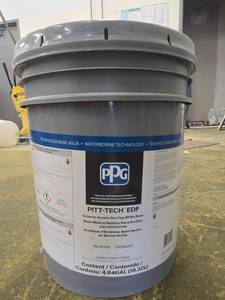 lot 19622 image: PPG Pitt-Tech EDF Exterior Acrylic Paint White Base 5-Gallon