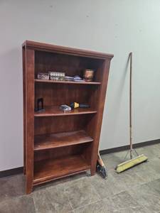 lot 21791 image: Wood Bookcase Shelving Unit 5-Shelf