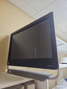 lot 21798 image: HP TouchSmart All-in-One Desktop Computer  Model 620