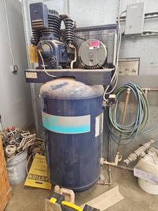 lot 487 image: SAMP Air Compressor 5 HP 80 Gallon  Model X51-C22A-80V