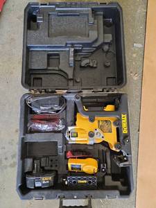 lot 1449 image: DeWalt Cordless Rotary Laser 9.6-18V with Case and Accessories  Model DW073