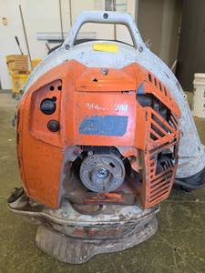 lot 1457 image: STIHL Backpack Blower  Model BR 800