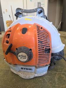 lot 1458 image: STIHL Backpack Leaf Blower - Doesnt Run  Model BR 600