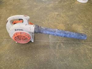 lot 1459 image: Stihl Handheld Leaf Blower White Orange