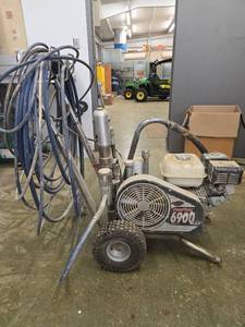 lot 1466 image: Speedflo PowrTwin Airless Paint Sprayer with Hoses  Model 6900 XLT