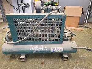 lot 1468 image: Rol-Air 2 HP Air Compressor  Model 6820K17