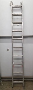 lot 1472 image: 20 Ft Werner Extension Ladder