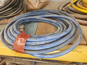 lot 15839 image: Blue Hydraulic Hose 38 inch 3000 PSI 24 MPa