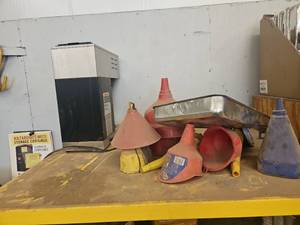 lot 15866 image: Bunn VPR Coffee Brewer and More  Model 33200.0015