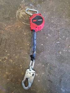 lot 15879 image: 11 Ft - 3M Protecta Fall Protection Retractable Lanyard  Model 3100426