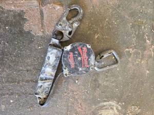 lot 15881 image: Rebel 3-Ton Pulley Block with Handle and Chain