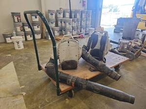 lot 21823 image: Mobile Flatbed Cart - Contents Not Included