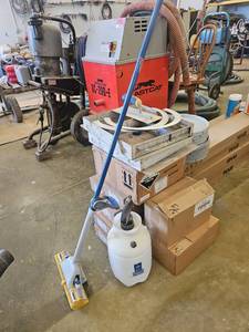 lot 21827 image: tradeSELECT RL310 Fluorescent Lampholder and More