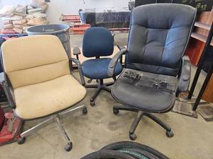lot 21829 image: (3) Office Task Chairs