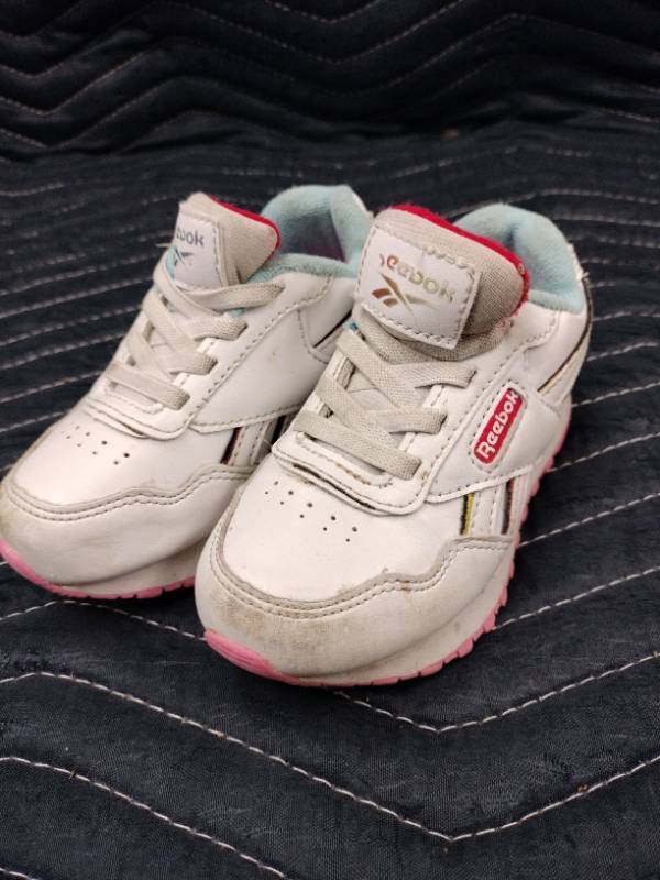 lot 61310 image: infant Reebok Classic Leather Step n Flash sneakers - 7k