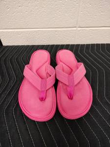 lot 25590 image: Memory Foam Flip Flop Slippers, Size L (9-10)