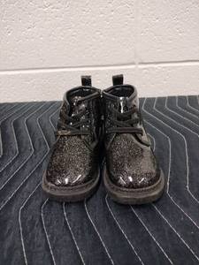 lot 25603 image: First Steps Black Glitter Chukka Boots Size 6
