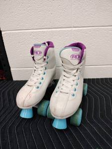 lot 25605 image: white Roller Derby Roller Star 600 Womens Quad Skates - 7