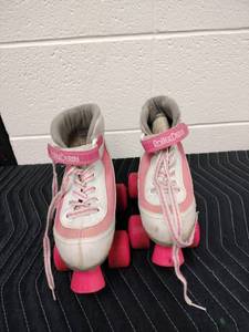 lot 25608 image: Roller Derby Firestar Roller Skates Size 2 Pink