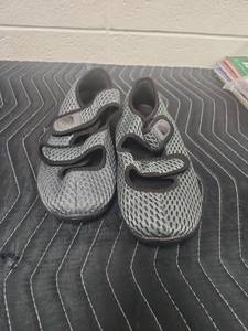 lot 25610 image: Gray Mesh Slip-On Shoe w Velcro Straps (Size L)