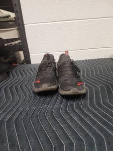 lot 25617 image: Puma Running Shoes Black Red Size 9.5 US