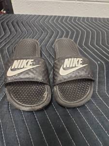 lot 25627 image: Nike Benassi Slide Sandal Black