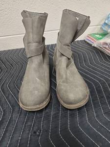 lot 25633 image: Rouletabille Suede Ankle Boots Sz 10 w Decorative Heel
