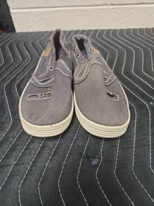 lot 25652 image: Fariachi Canvas Slip-On Sneakers Size 10M Gray