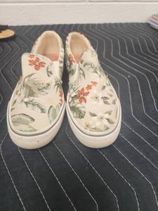 lot 25665 image: Keds Womens Floral Slip-On Sneakers Size 9.5