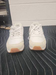 lot 25668 image: Reebok Galaxy 3 White Leather Running Shoes Size 10