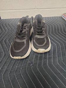 lot 25682 image: Unbranded Running Shoes Size 9 Black & White