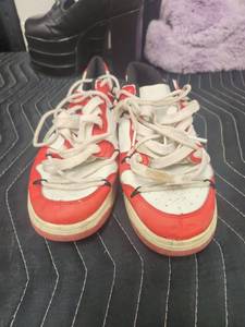 lot 25683 image: Jordan 1 Retro High OG Red White Black Sneakers Size 4c
