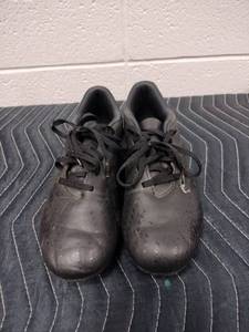 lot 25700 image: Adidas Youth Soccer Cleats Black Lace-Up - 7.5