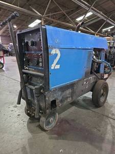 lot 5298 image: Miller Bobcat ACDC 8600 Watt Generator Welder  Model 225 CCCV