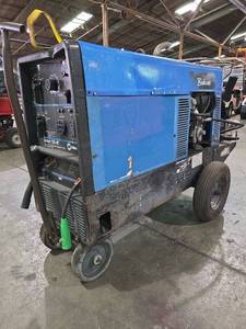 lot 5300 image: Bobcat NT Miller Welder Generator DCCVAC 8000 Watt  Model 225 NT