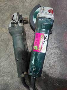 lot 11797 image: (2) Metabo angle grinder 4.5 inch with 2 grinding wheels