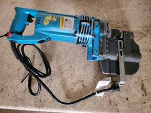 lot 23702 image: Makita 11 Amp Electric Demolition Hammer Breaker Punch  Model HM1100C