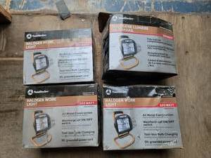lot 23725 image: (4) Southwire Halogen Work Light 500 Watt&nbsp