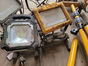 lot 23729 image: Lot Of Portable Work Lights