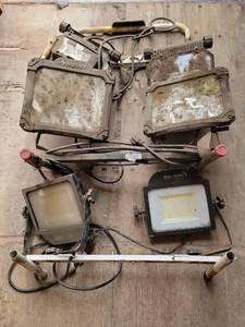 lot 23731 image: Lot Of Portable Work Lights